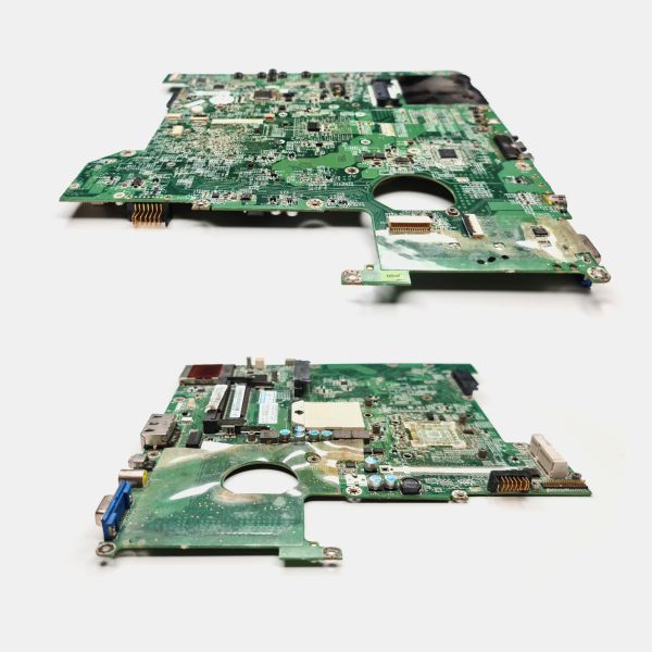 Файл:Материнские платы от ноутбуков.jpg